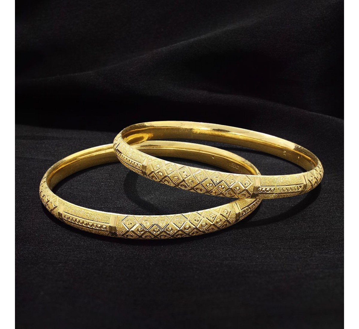 Radiant Livia Charm Gold Bangles