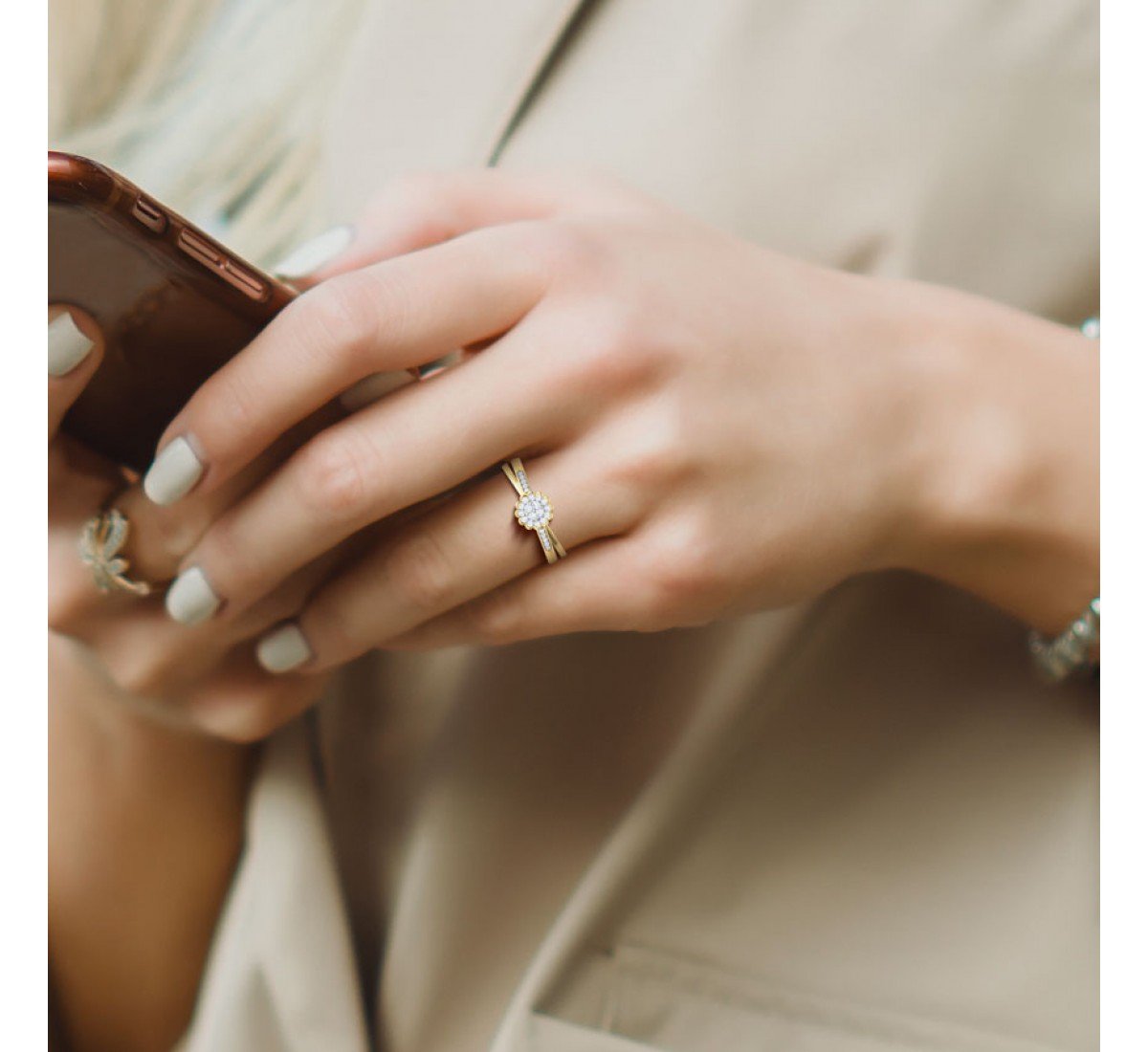 Elegant Swirl Diamond Ring