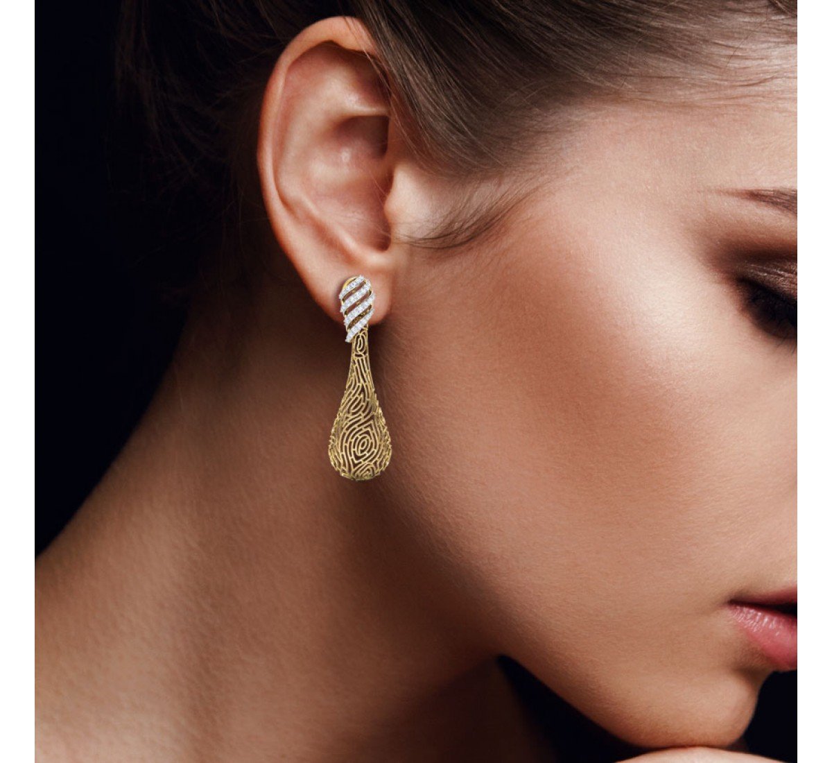 Droplet Curve Diamond Earrings