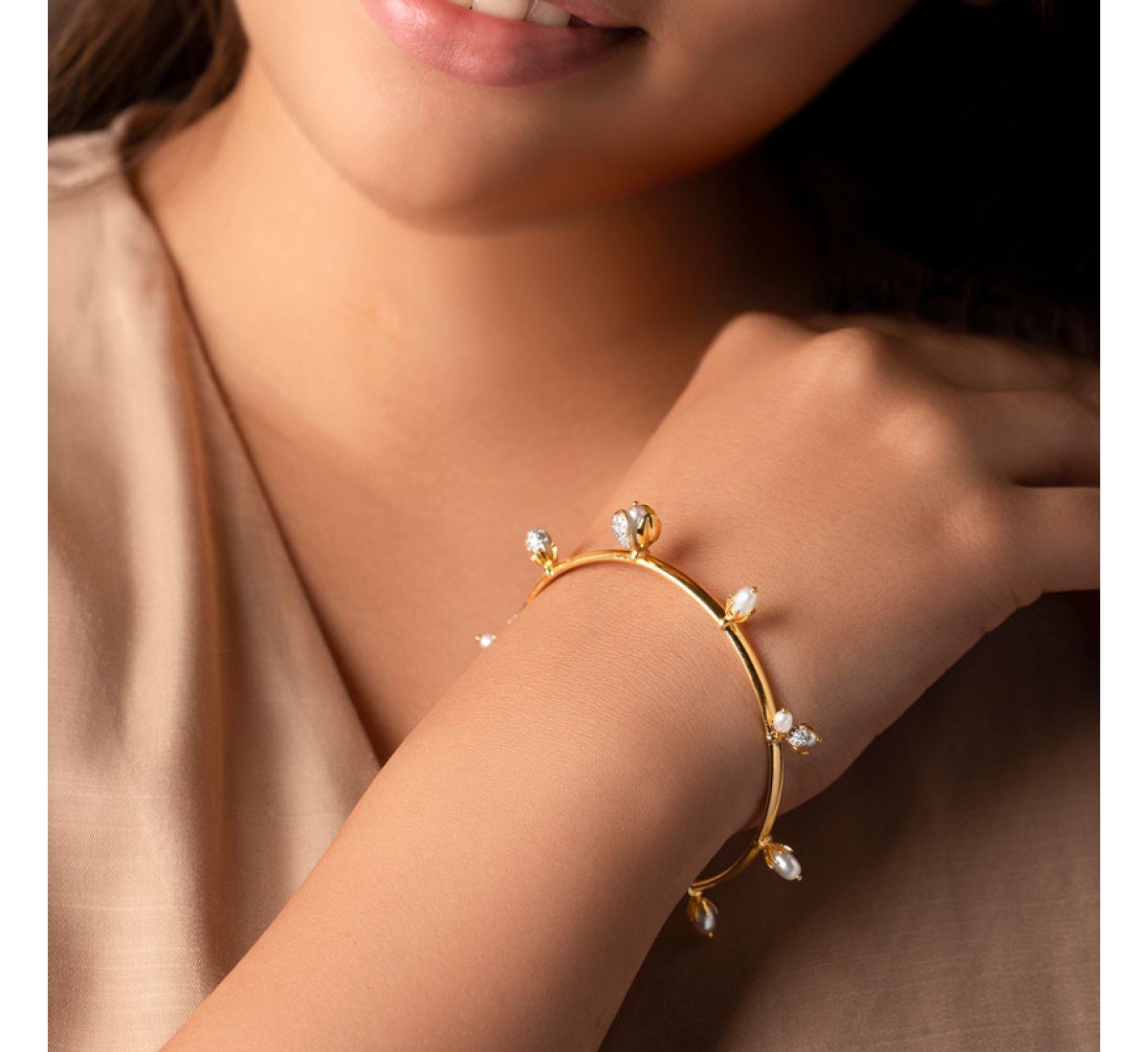 Waying Pearl Diamond Bangles