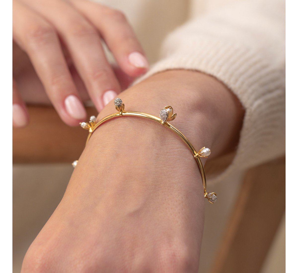 Waying Pearl Diamond Bangles