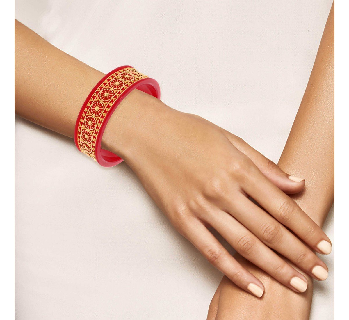 Latika Beauty Gold Pola Bangle